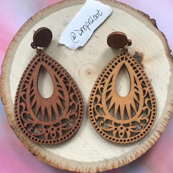 NWT Oval Drop Wood Earrings in Honey Blonde - Picture 8 of 8